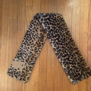 NWT Leopard Print Faux Fur Scarf